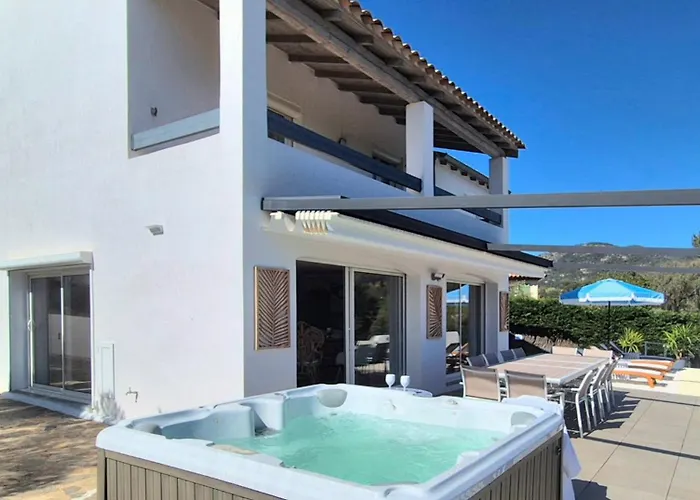 Villa La Bohem'azur Golfe St Tropez 170m2 5 Piscine Magnifique Vue Dégagée Déco Bohème Chic *